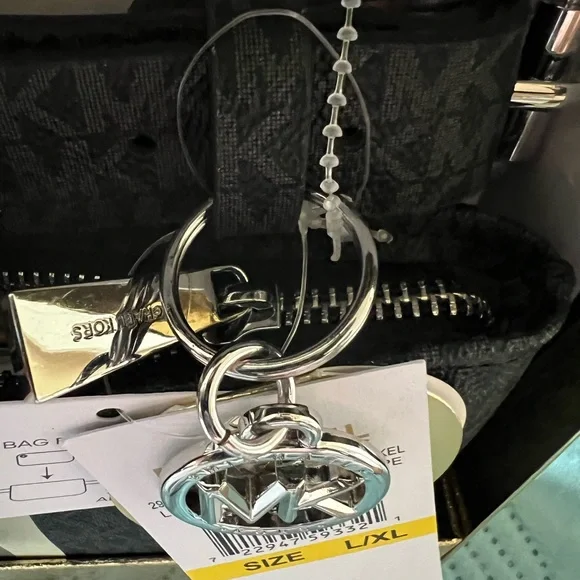 Michael Kors Unisex Belt/Wallet Phone Bag NWT in Gift Box - Picture 9 of 9